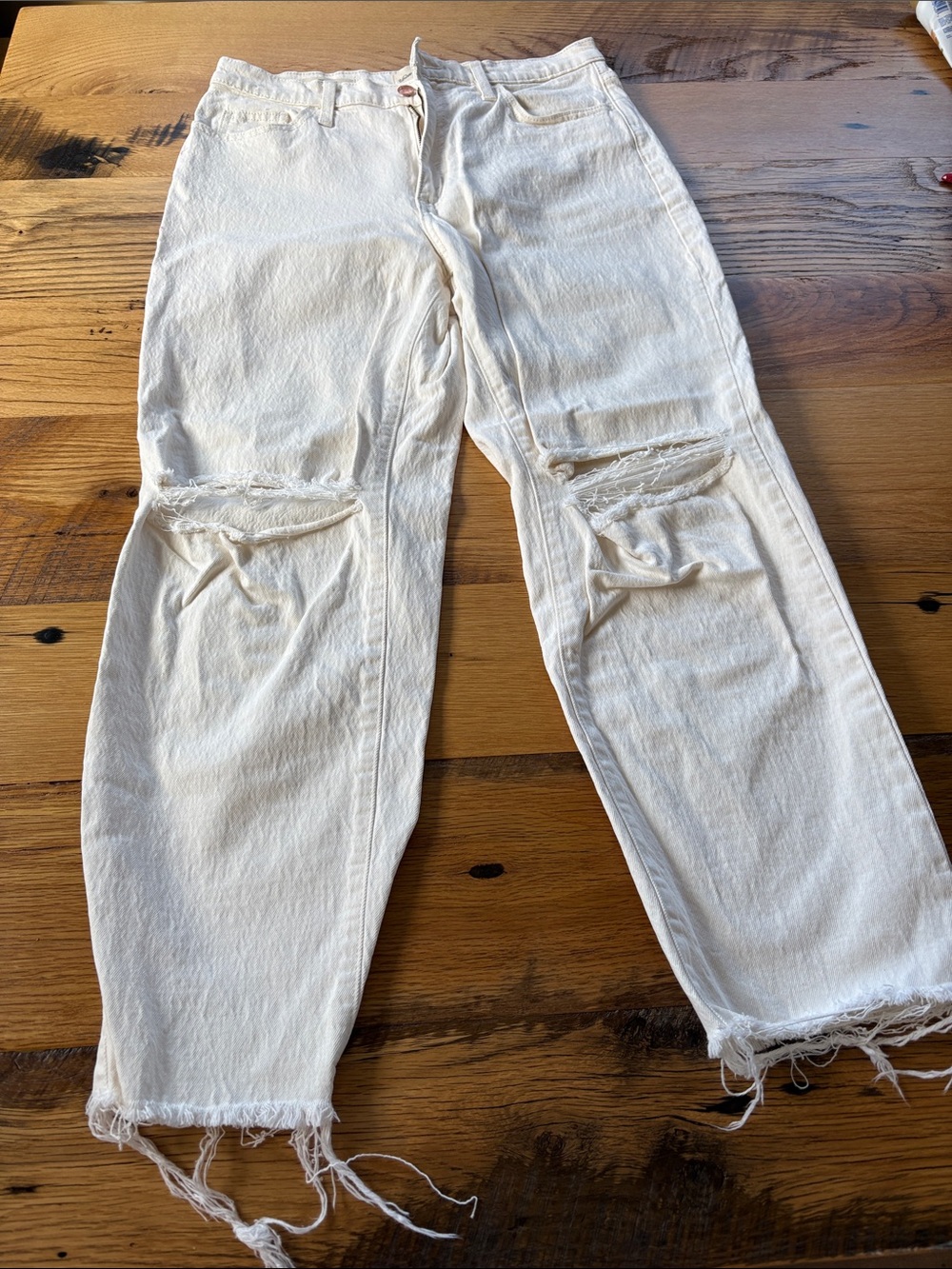 Universal Thread Vintage Straight Cream High-Rise Distressed Jeans - Size 8/29R